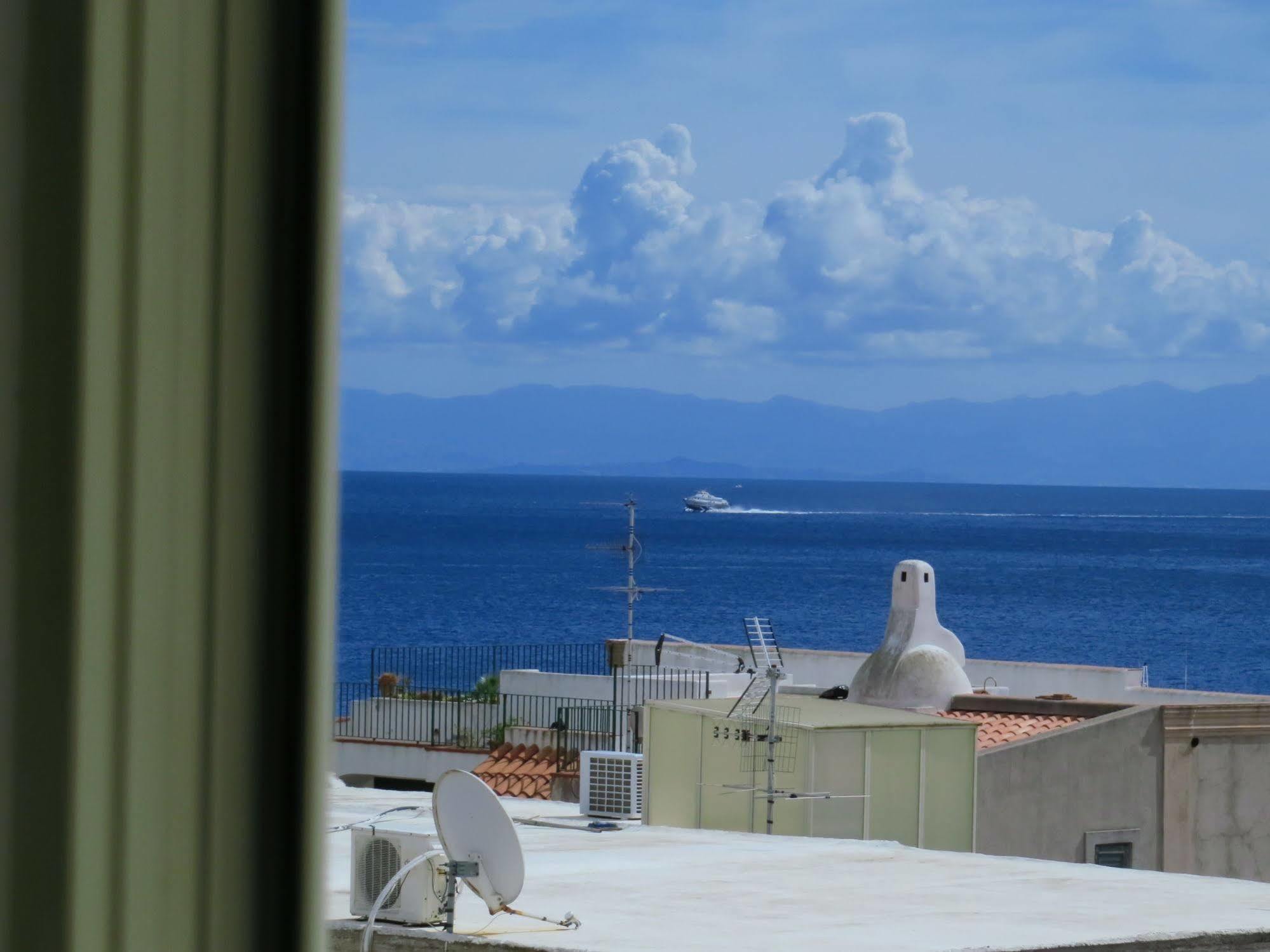 Casa Vittorio B&B Lipari Kültér fotó