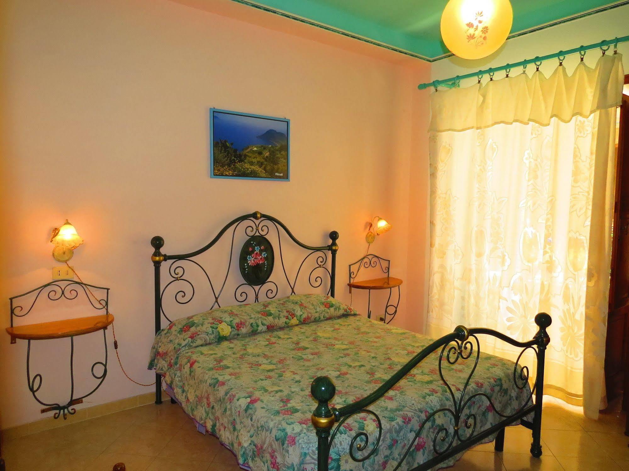 Casa Vittorio B&B Lipari Kültér fotó
